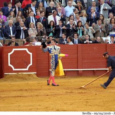 Seville : Samedi 9 Avril : Oreille pour Enrique Ponce