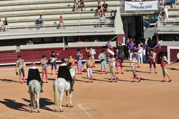 Istres paseo novillada